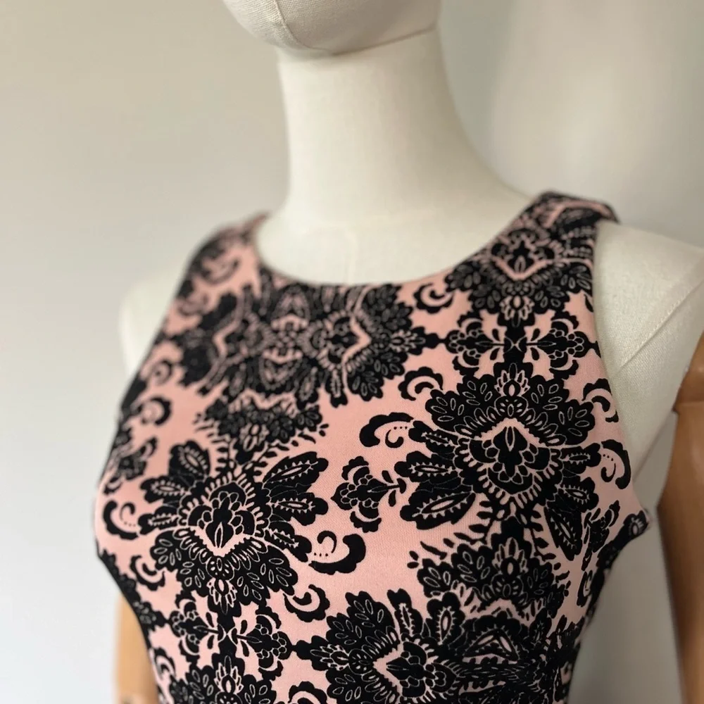 Honey and Rosie Sheath Dress Pink and Black Textured Lace S